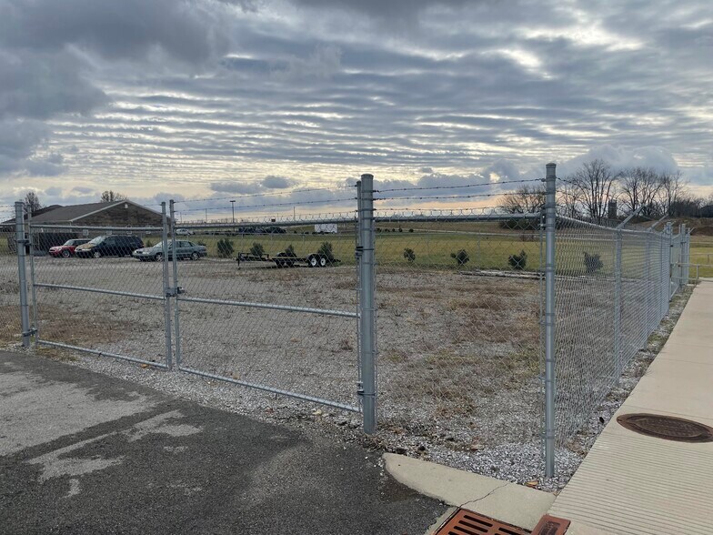 More Photos Of 85 Breighton Blvd, Shelbyville Freestanding For Sale