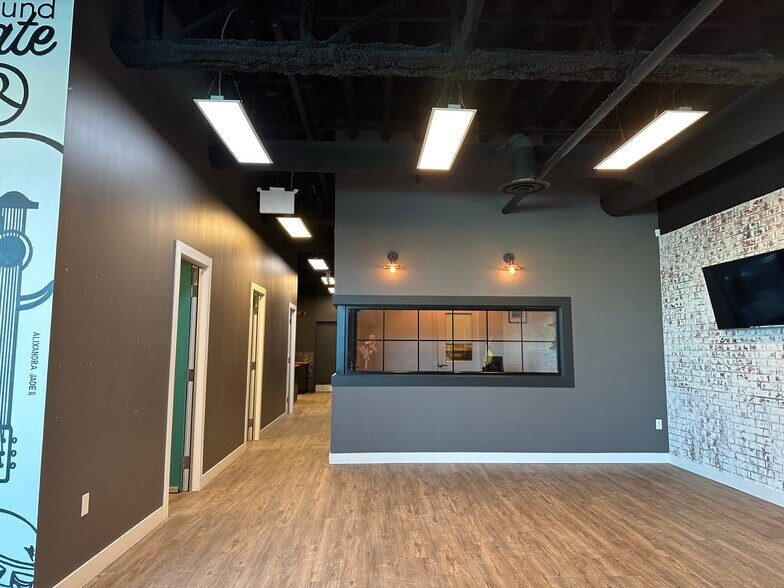 More Photos Of 10939 120th St NW, Edmonton General Retail For Lease