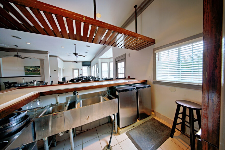 More Photos Of 128 Oakview Club Dr, Macon-Bibb Golf Course Driving Range For Sale