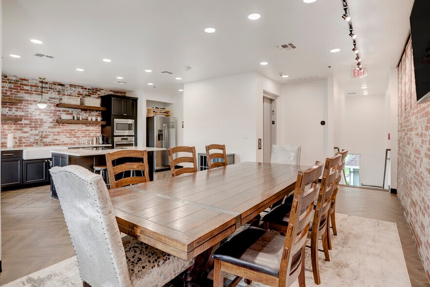 More Photos Of 6544 Greatwood Pky, Sugar Land Loft Creative Space For Lease