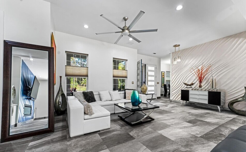 More Photos Of 3010 Starratt Rd, Jacksonville Office For Sale