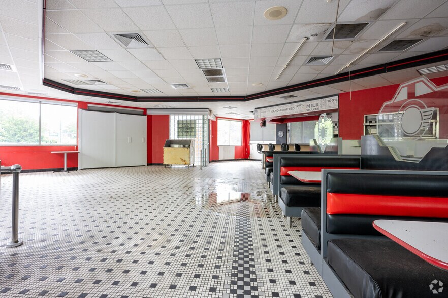 More Photos Of 4684 N Patterson Ave, Winston-Salem Restaurant For Sale