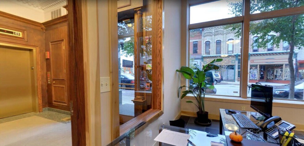 More Photos Of 164-166 E Chicago St, Elgin Office For Sale