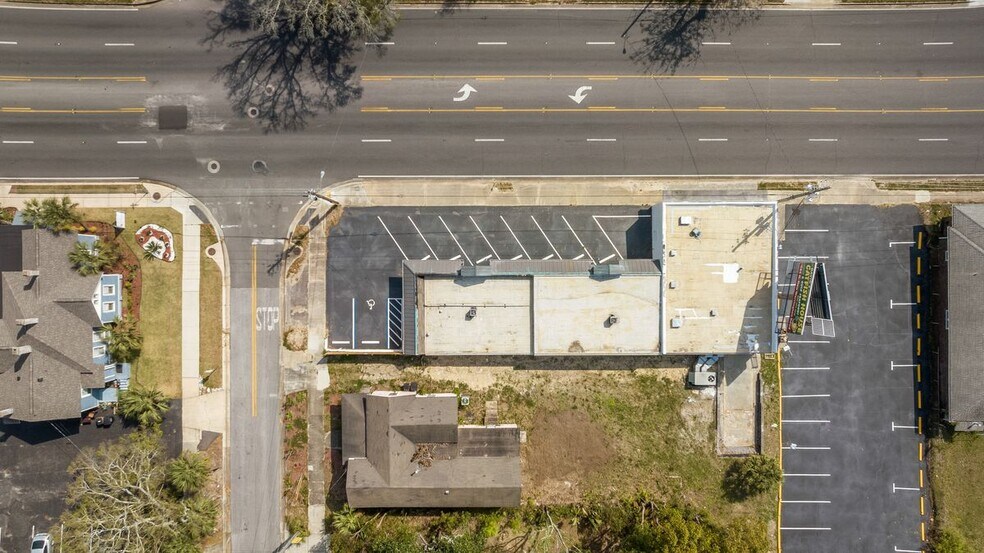 More Photos Of 400 W Cervantes St, Pensacola Flex For Lease