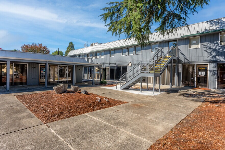 More Photos Of 776 S State St, Ukiah Medical For Lease