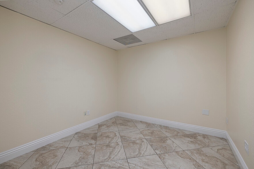 More Photos Of 2950 E Flamingo Rd, Las Vegas Office For Lease
