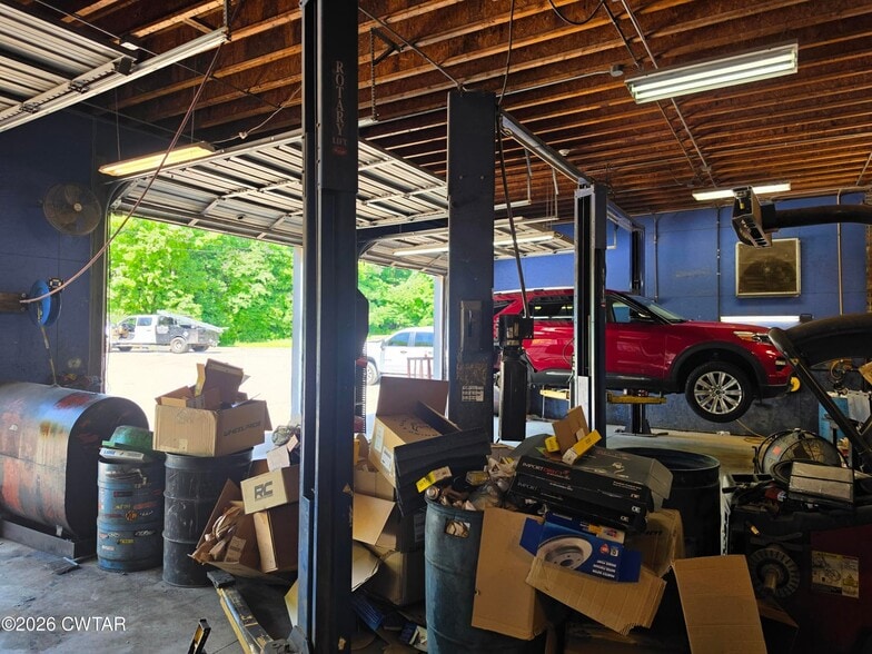 More Photos Of 1034 Mineral Wells Ave, Paris General Retail For Sale