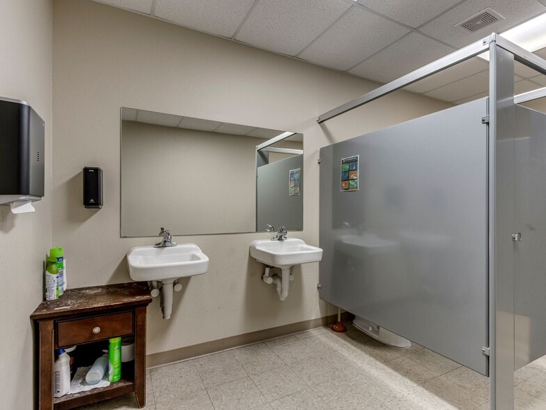 More Photos Of 9309 E Reno Ave, Midwest City Healthcare For Sale