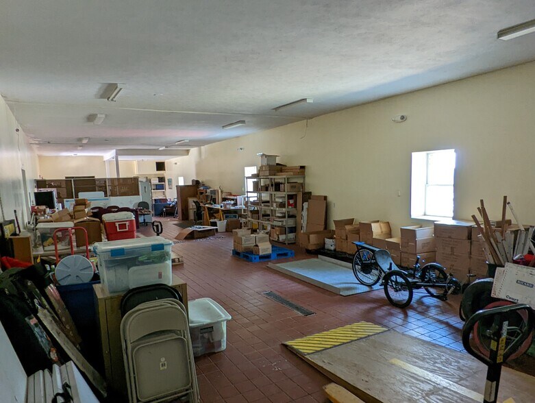 More Photos Of 228 N 2nd St, Fernandina Beach Warehouse For Lease