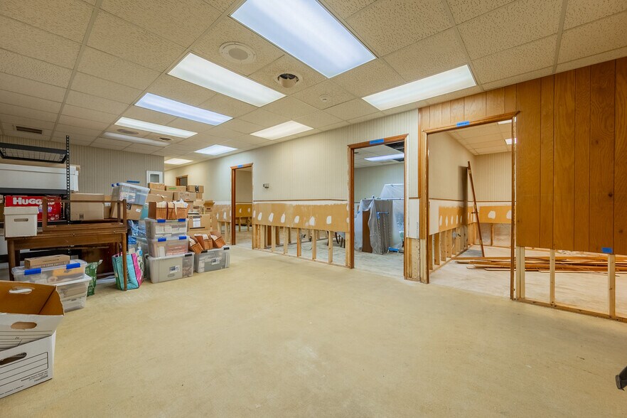 More Photos Of 65 E Main St, Pulaski Coworking Space