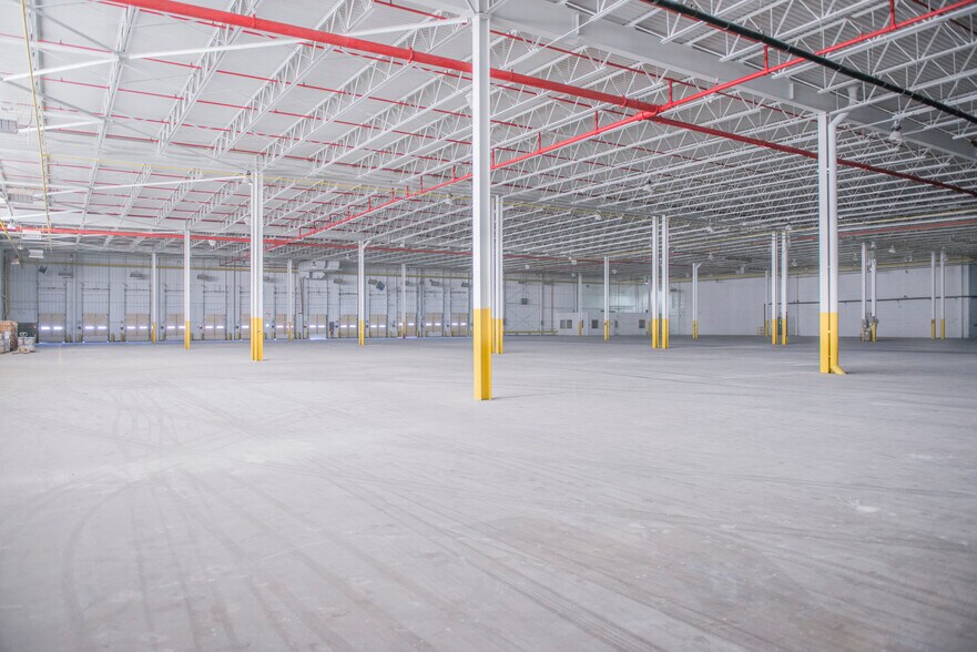 More Photos Of 410 E Lyerla Dr, Herrin Distribution For Lease