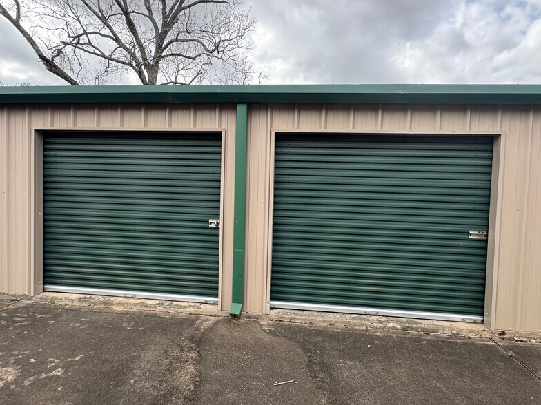 More Photos Of 4920 Pinemont Dr, Houston Service For Sale