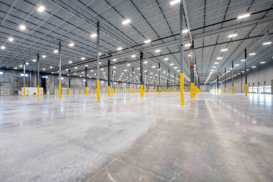 More Photos Of 4700 NW 135th St, Opa Locka Warehouse For Lease