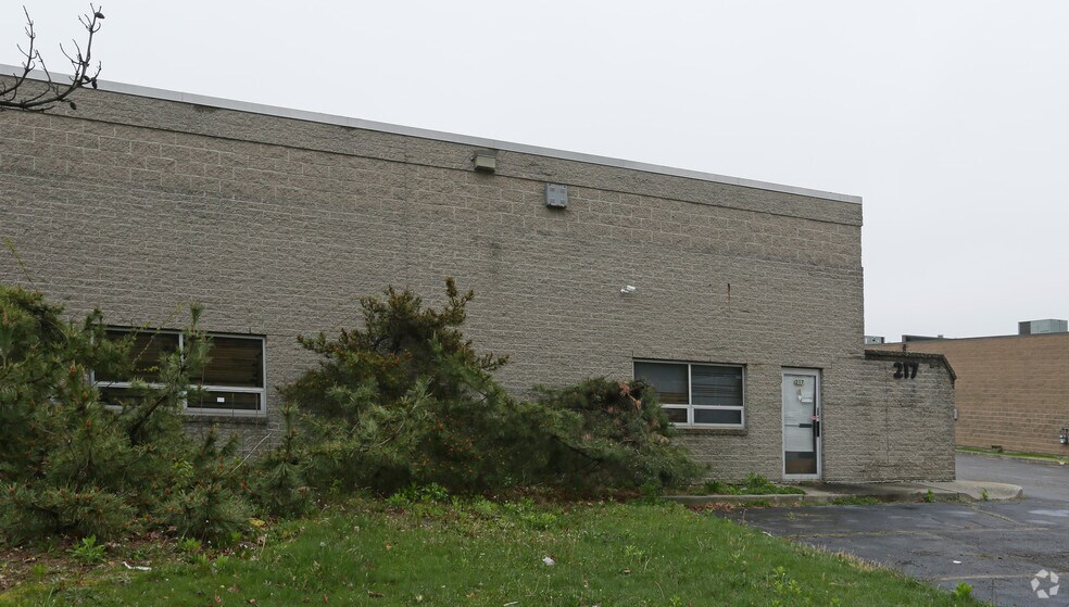 More Photos Of 217 Knickerbocker Ave, Bohemia Warehouse For Lease