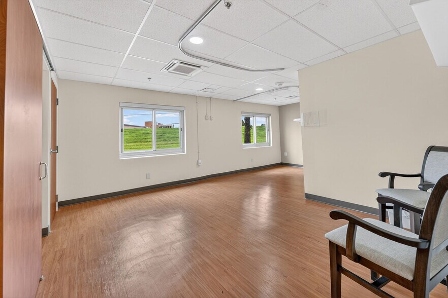 More Photos Of 106 Hospital Dr, Smithville Assisted Living For Sale
