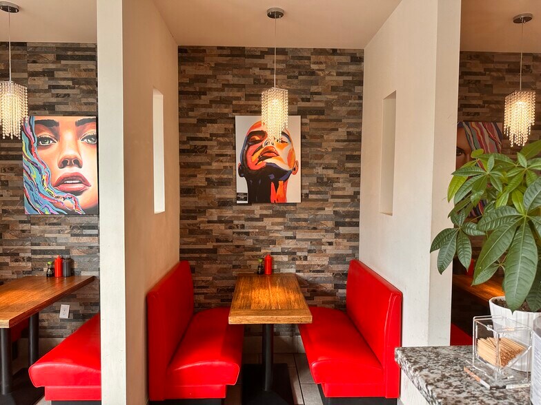 More Photos Of River Oaks Restaurant / Cafe, Houston Restaurant For Lease