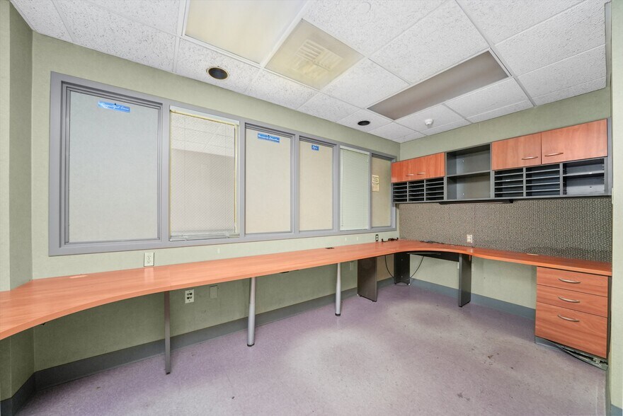 More Photos Of 2400 N Rockton Ave, Rockford Hospital For Lease