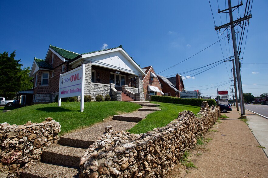 Primary Photo Of 8923 Gravois Rd, Affton Storefront Retail Office For Lease