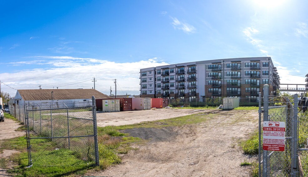 More Photos Of 201-217 Industrial Blvd, Austin Warehouse For Lease