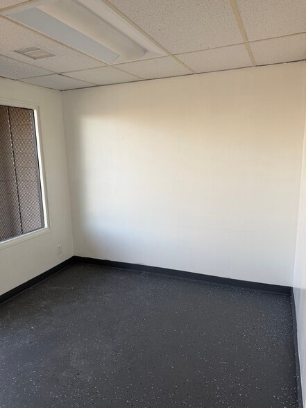 More Photos Of 11011 Glenoaks Blvd, Pacoima Warehouse For Lease