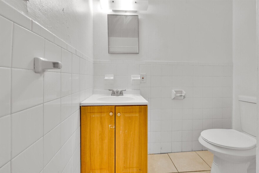 More Photos Of 2750 NW 58th Ter, Fort Lauderdale Specialty For Sale