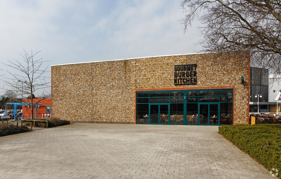 Primary Photo Of Terminus Rd, Chichester Restaurant For Lease