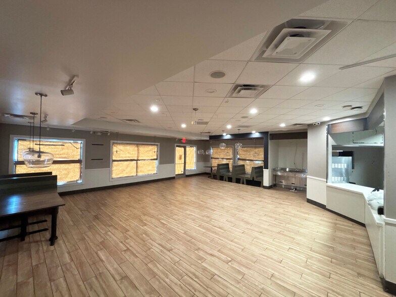 More Photos Of 6362 3 Mile Rd, Bay City Fast Food For Lease