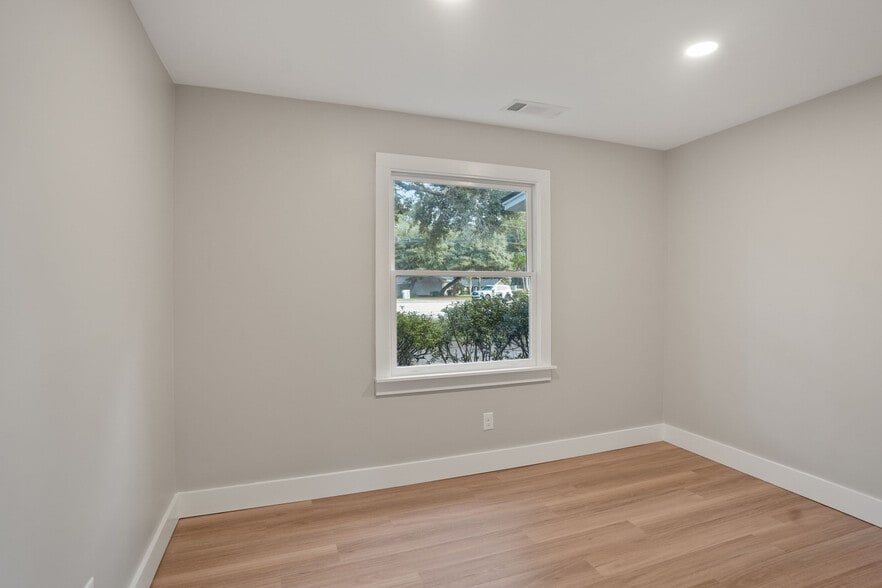 More Photos Of 27 Miller Dr W, Beaufort Office Residential For Sale