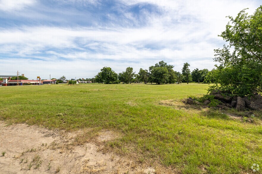 More Photos Of 7000 S Riverside Dr, Tulsa Land For Sale