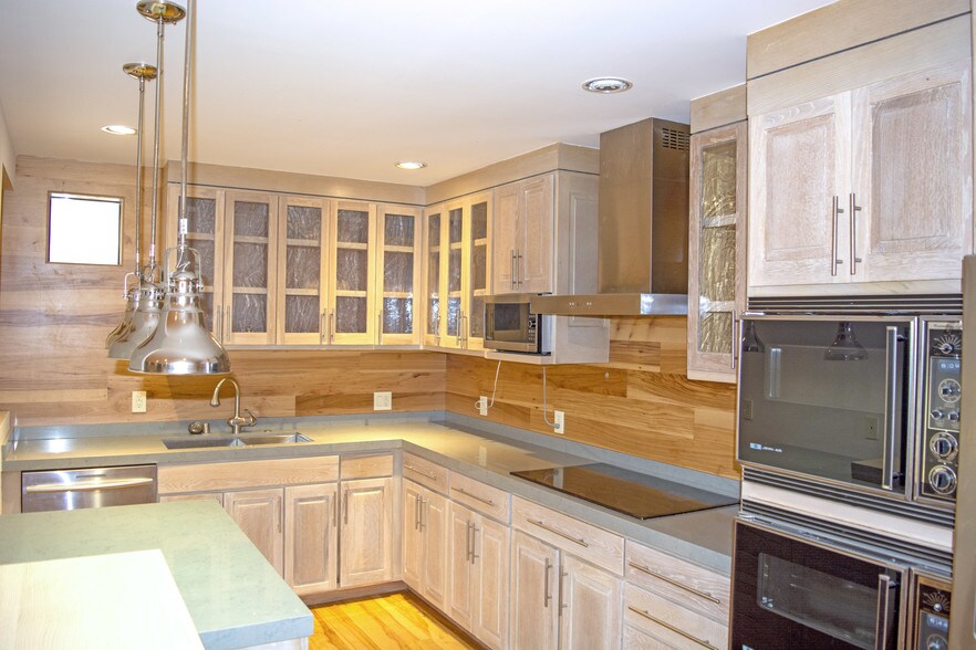 More Photos Of 335 S Van Ness Ave, San Francisco Flex For Lease