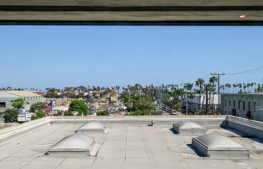 More Photos Of 32 Calle Cesar Chavez, Santa Barbara Manufacturing For Sale