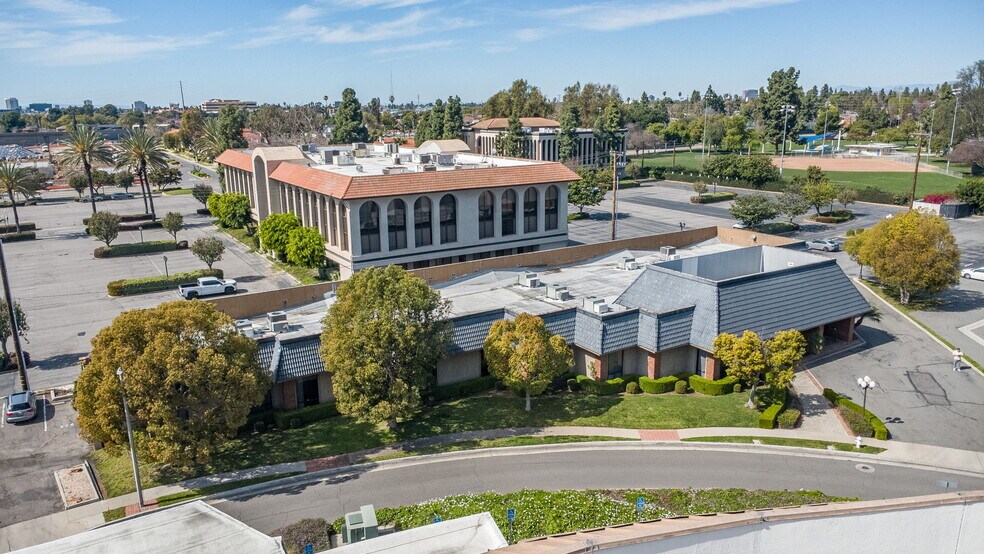 More Photos Of 550 N Golden Circle Dr, Santa Ana Office For Lease
