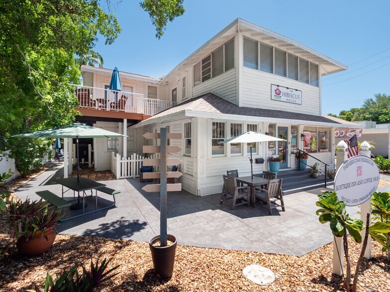 More Photos Of 2135 Mcgregor Blvd, Fort Myers Hospitality For Sale