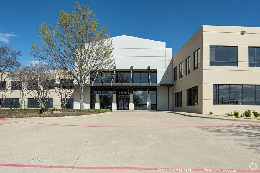 More Photos Of 1660 N Westridge Cir, Irving Office For Lease