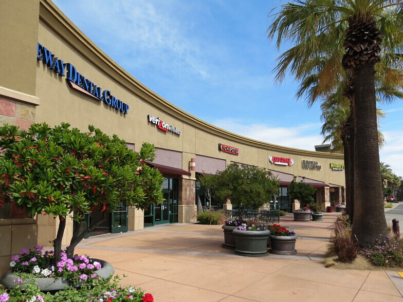 More Photos Of 1570-1650 Gateway Blvd, Fairfield Unknown For Lease