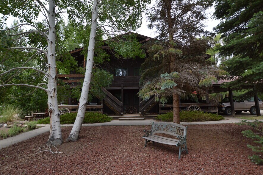 Primary Photo Of 1412 W Gunnison Ave, Gunnison Apartments For Sale