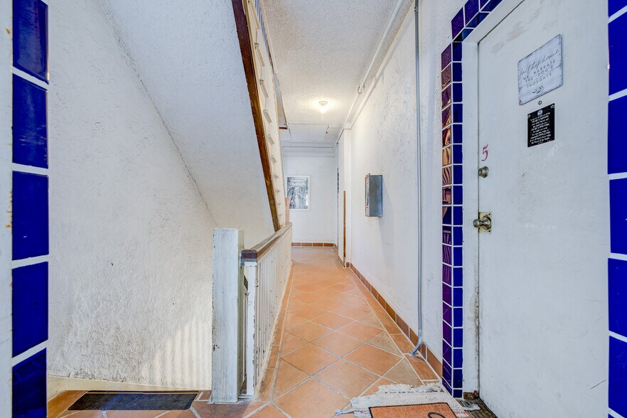 More Photos Of 19 Wavecrest Ave, Venice Apartments For Sale