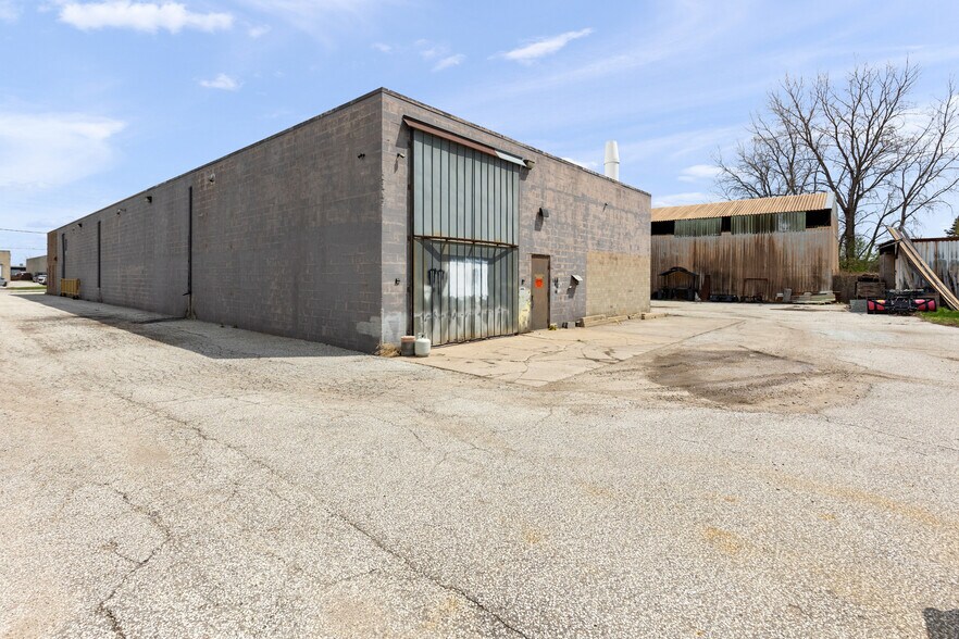 More Photos Of 1725 Rossi Dr, Tecumseh Distribution For Sale