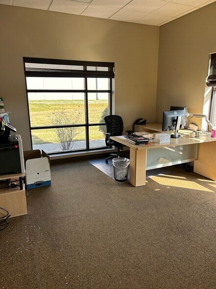 More Photos Of 15 Ritter Way, Lebanon Manufacturing For Lease