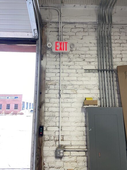 More Photos Of 415 S 7th St, Lincoln Warehouse For Lease
