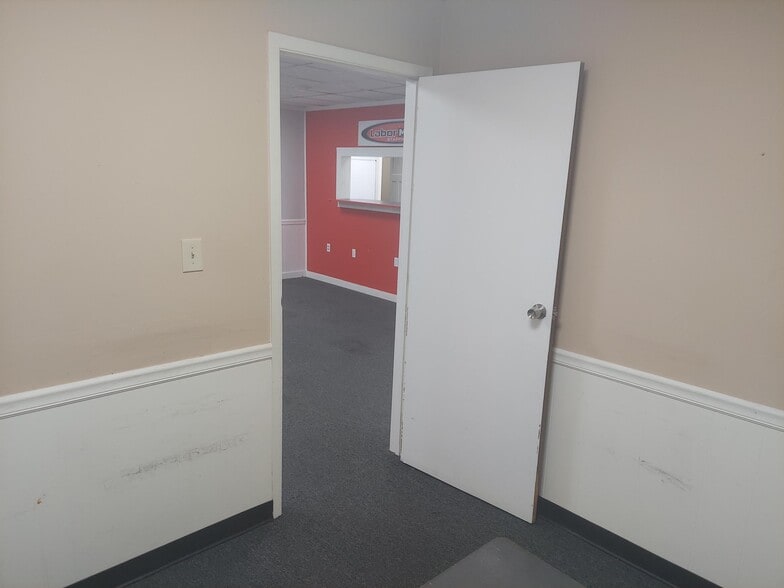 More Photos Of 180 E Burgess Rd, Pensacola Office For Lease