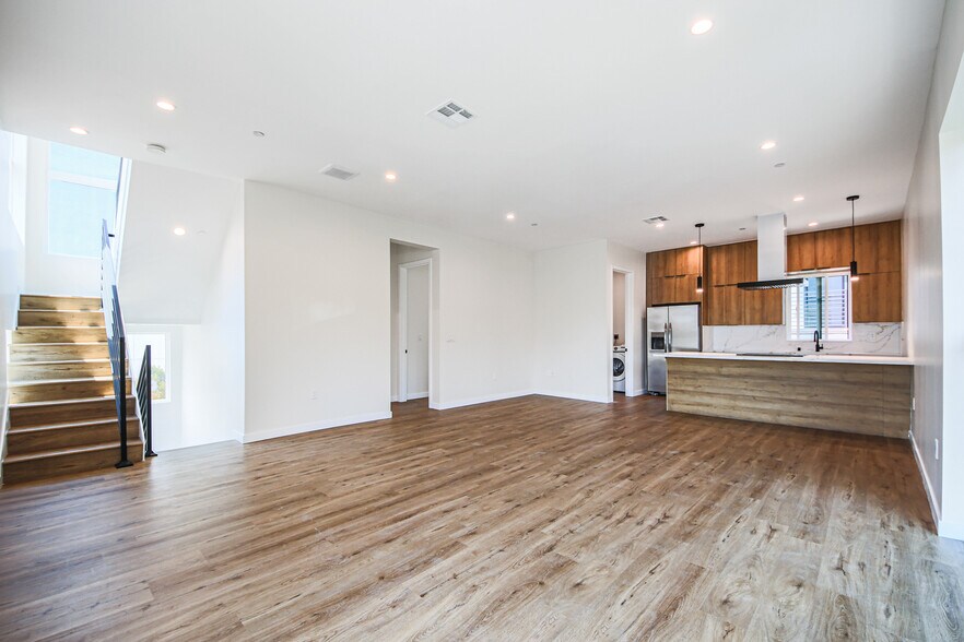 More Photos Of 2129 Aaron St, Los Angeles Apartments For Sale