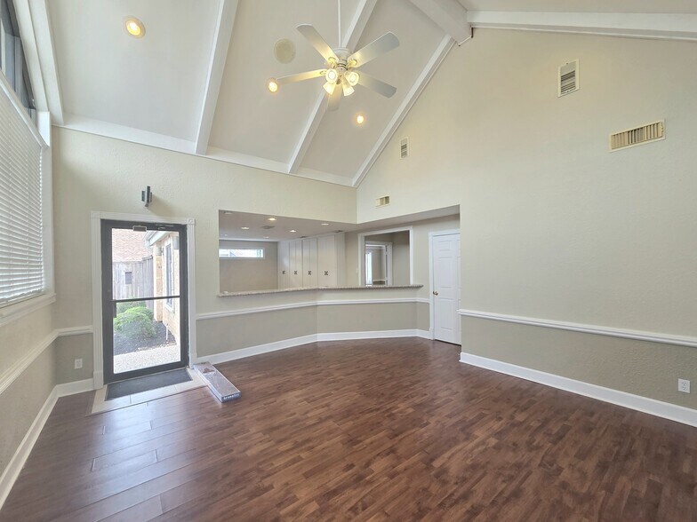 More Photos Of 2204 Sunpark Dr, Conroe Office For Sale