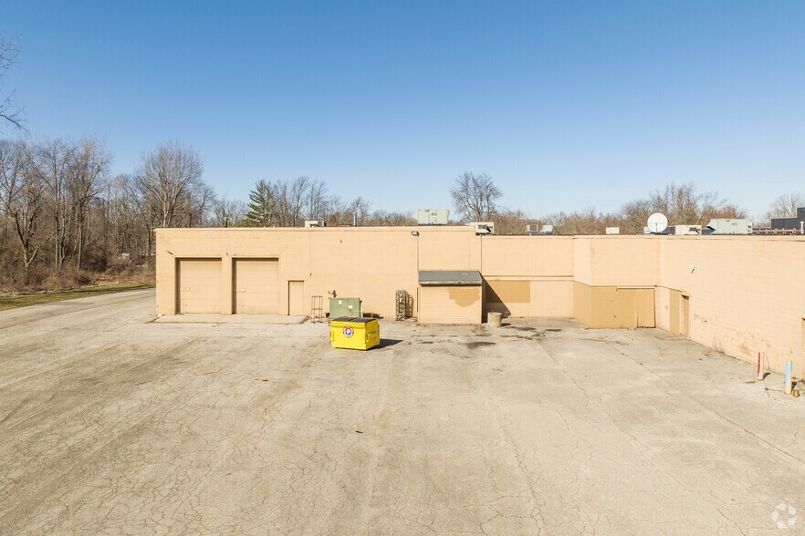 More Photos Of 2576-2584 S Main St, Adrian Storefront For Sale