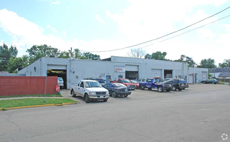 Primary Photo Of 1127-1137 Dearborn Ave, Aurora Warehouse For Sale