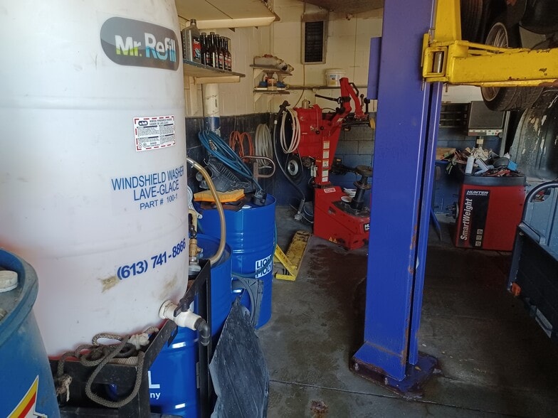 More Photos Of 1380 Wellington St W, Ottawa Auto Repair For Sale