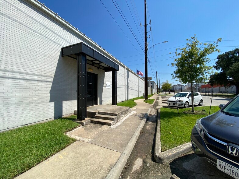 More Photos Of 2000 Edwards St, Houston Warehouse For Lease