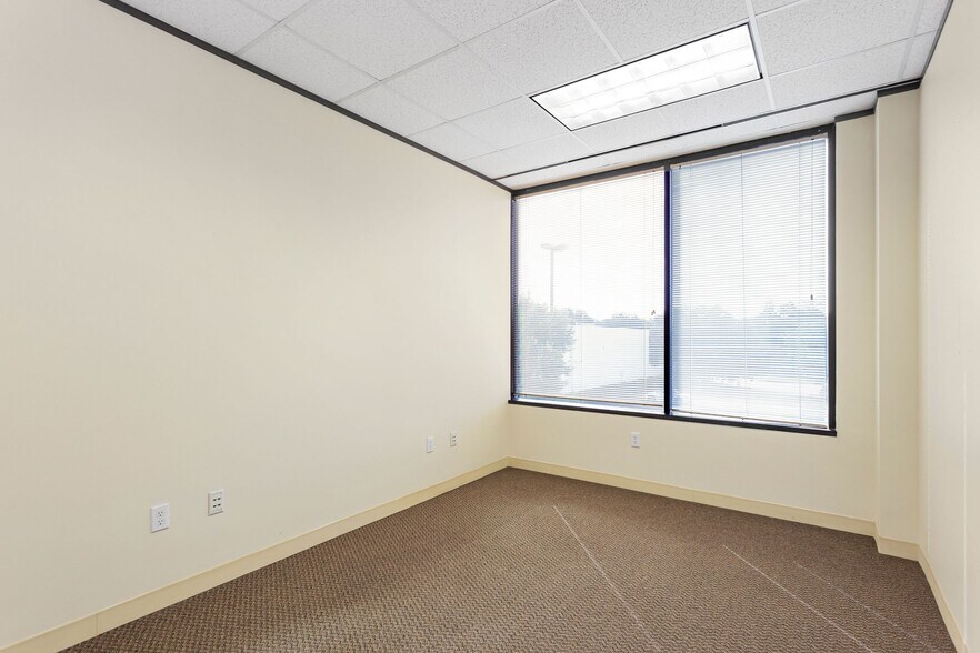 More Photos Of 14905 Southwest Fwy, Sugar Land Office For Lease