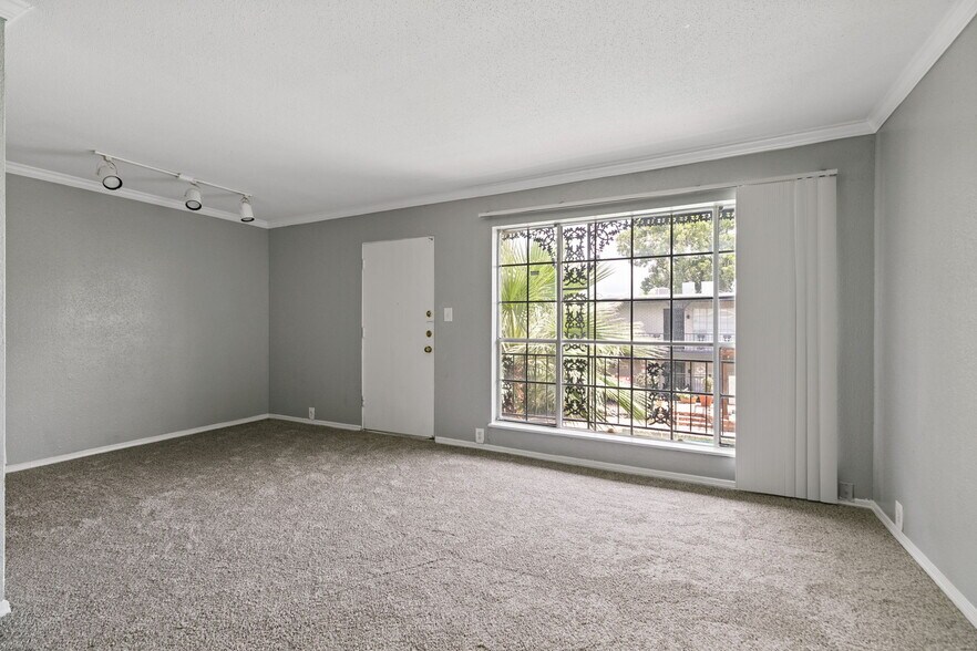 More Photos Of 3015 Greenridge Dr, Houston Apartments For Sale