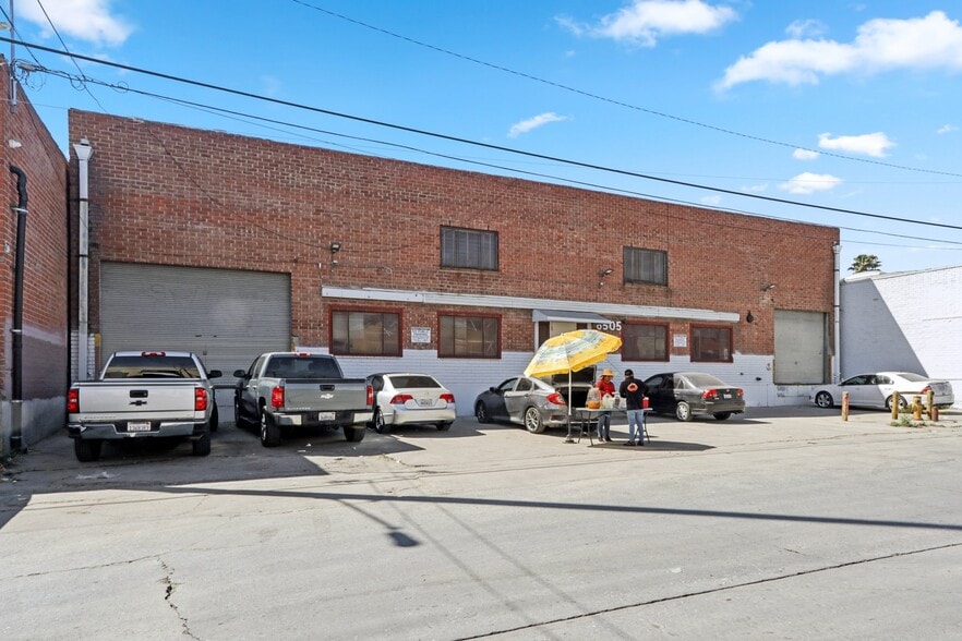 More Photos Of 6505 McKinley Ave, Los Angeles Manufacturing For Lease